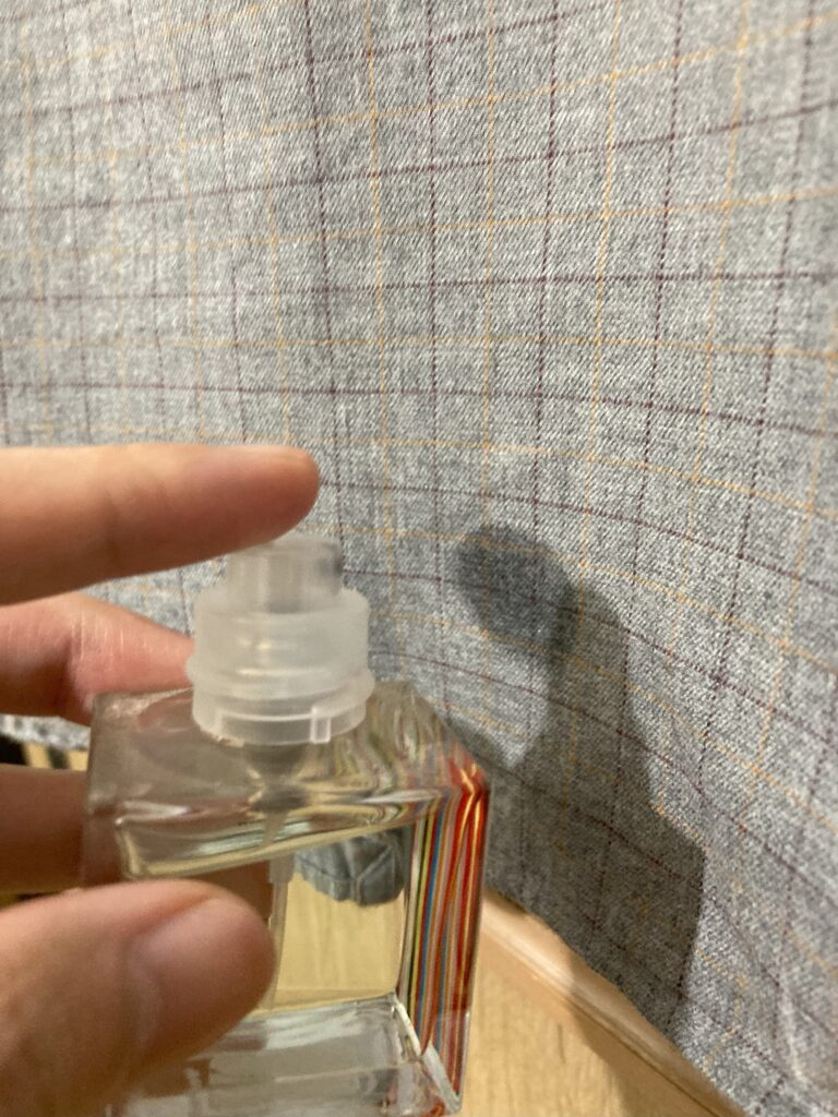 PaulSmithの香水噴射