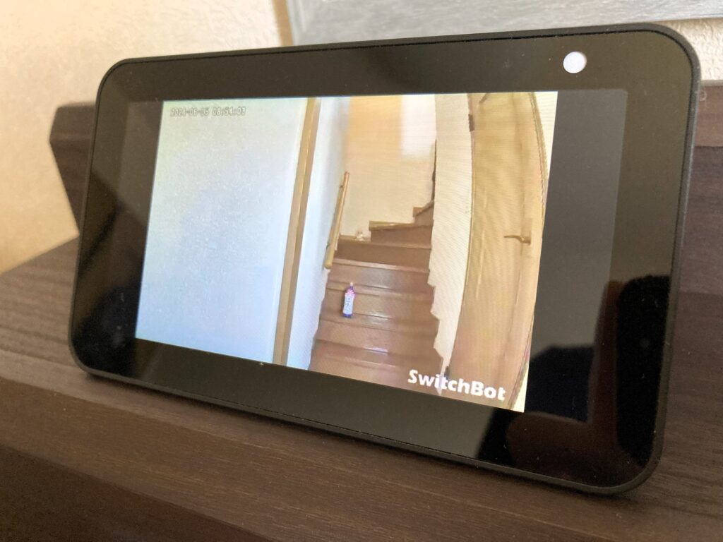 echo showにSwitchBot見守りカメラPlusの画面を映した状態